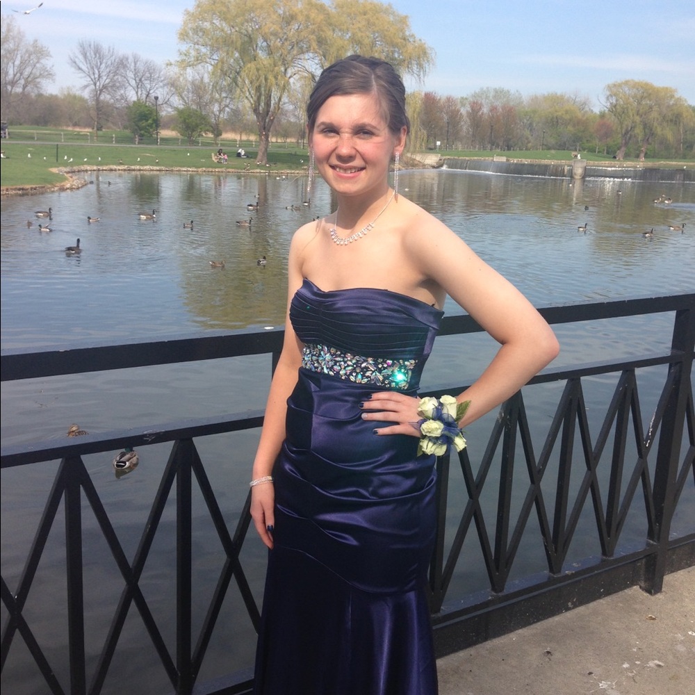 Beautiful navy mermaid dress.